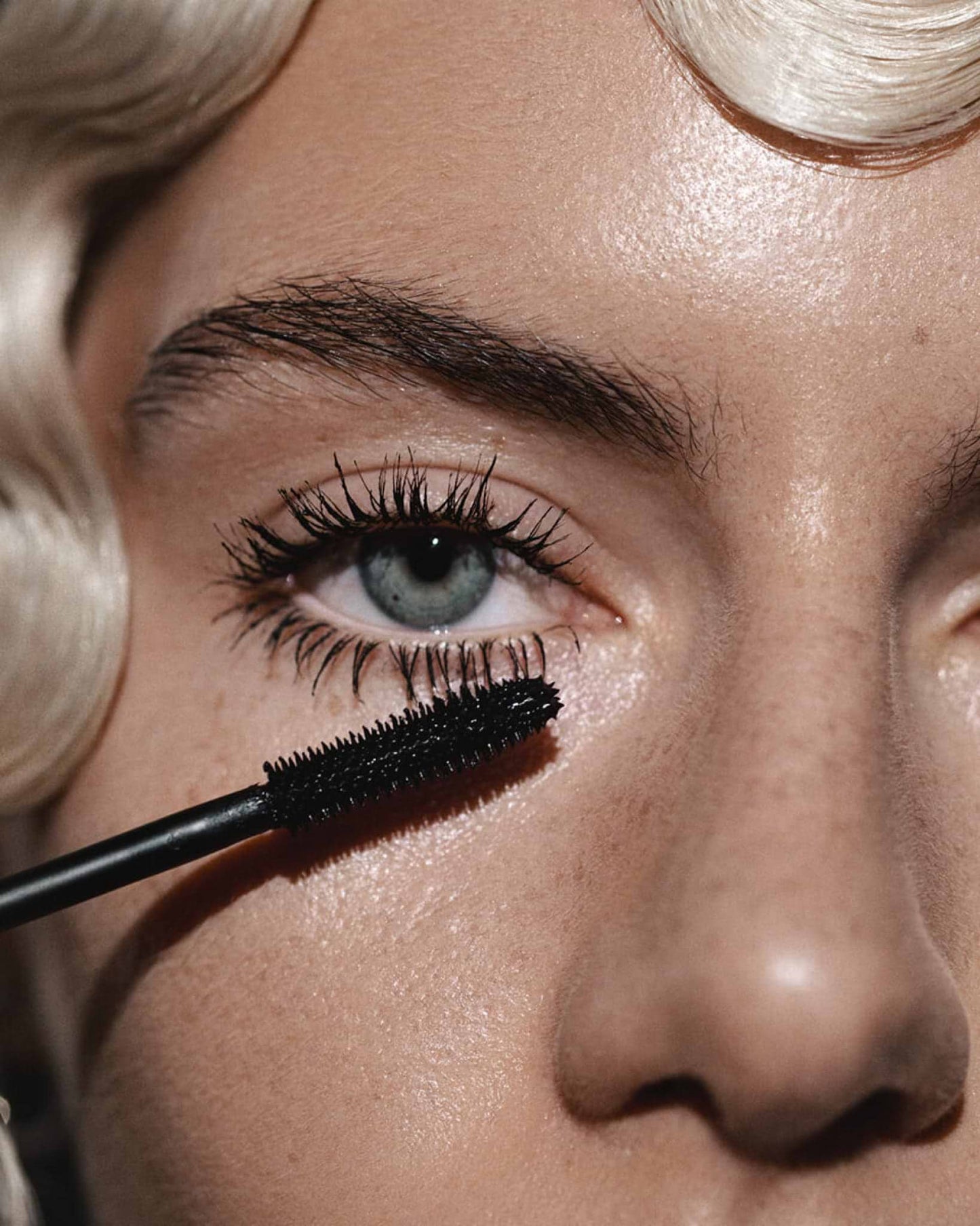 Mascara volume intense DEEP MATTER Mádara